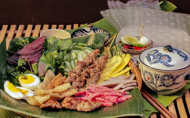 Bảy Ơi Bảy - Bún Thịt Nướng, Bánh Cuốn Tây Sơn & Nước Ép - Đường A4