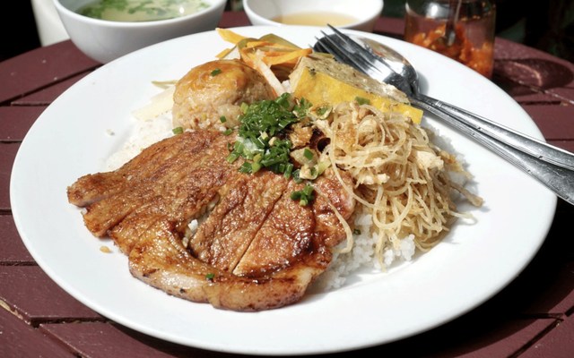 Cơm Tấm Ông Bụt - Nơ Trang Long