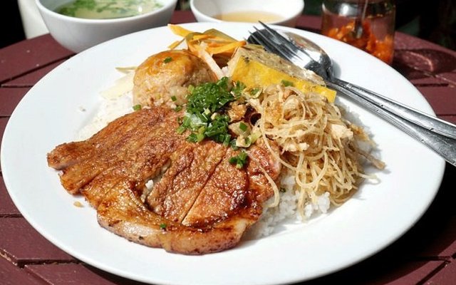 Cơm Bà Năm - Bến Phú Lâm