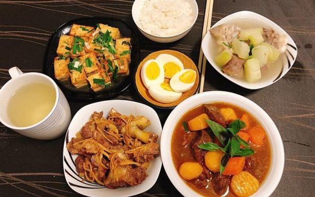 Tennis Quán - Điểm Tâm Sáng & Cơm Trưa