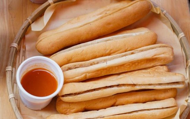 Bánh Mì Cay Cô My - Phùng Hưng Nhỏ