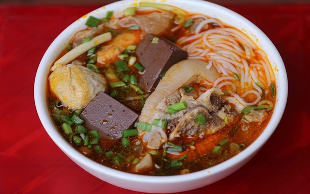 BÚN, BÁNH CANH & CƠM GÀ XỐI MỠ - A.MẬP - 296 DIÊN HỒNG