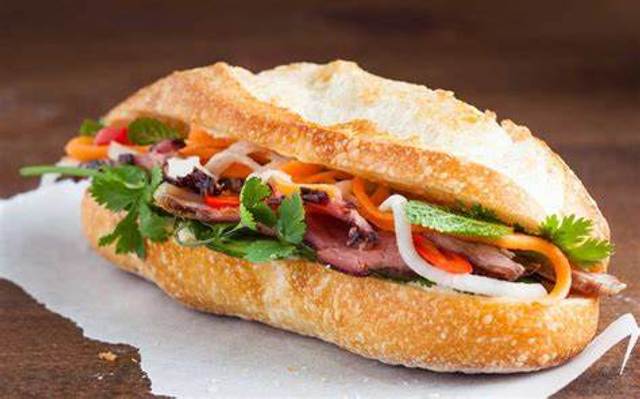 Bánh Mì Út Thịnh - Hẻm Nhà Thờ Thánh Tâm