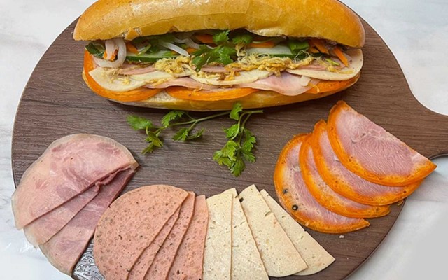Bánh Mì Sài Gòn, Cafe & Nước Ép Trái Cây - 355 Nguyễn Khang