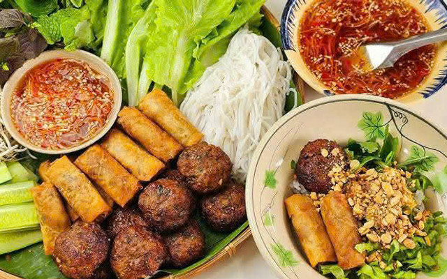 Mickey Foods & Drinks - Lê Trung Đình