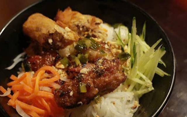 Bánh Mỳ Nem Nướng, Bún Thịt Nướng & Đồ Uống - Chị Phương