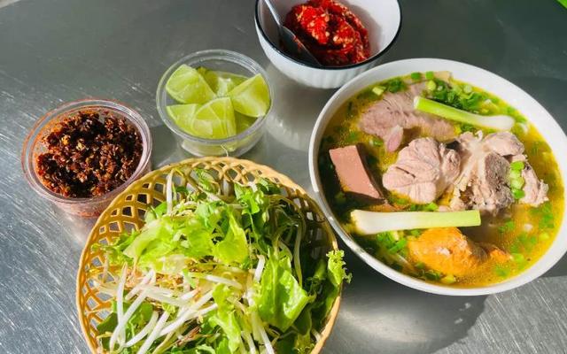 Bún Bò Huế O Hồng - 141 Hùng Vương