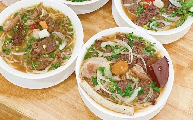 Chị Ba - Bún Bò Huế & Bún Mắm Miền Tây - 267 Hoàng Minh Thảo