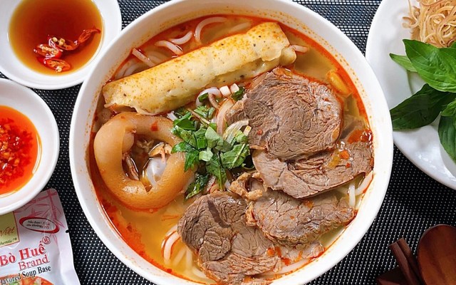 Bún Bò Rất Huế - Ung Văn Khiêm