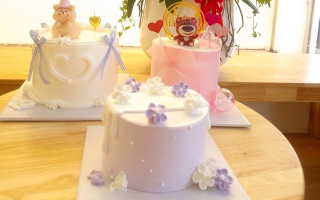 Tiệm Bánh Dứa - Bánh Kem Bắp, Donut & Bánh Mì Chà Bông Kẹp - Vũ Hồng Phô