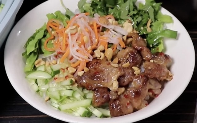 Bún Trộn Cây Sung - 15 Lương Văn Can