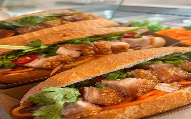 Bánh Mì Bà Tám - Lạc Long Quân
