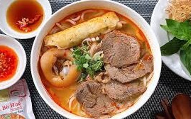 Bún Bò Huế Siêu To Khổng Lồ Như Thảo - 62 Triều Khúc