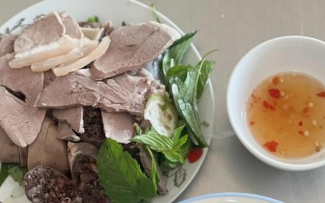 Cháo Lòng Cô Tiển - 125 Ngô Sĩ Liên