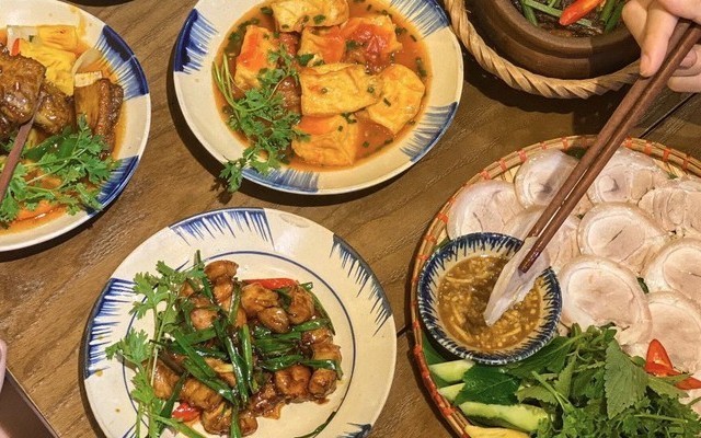 Cơm Lệ - Ấm Vị Gia Đình - Tô Hiệu