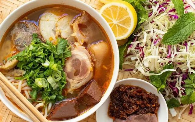 BÚN BÒ & BÒ KHO TRÀNG TIỀN