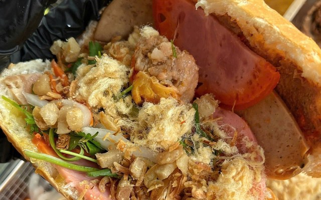 Bánh Mì Vĩnh Phát - Cách Mạng Tháng 8