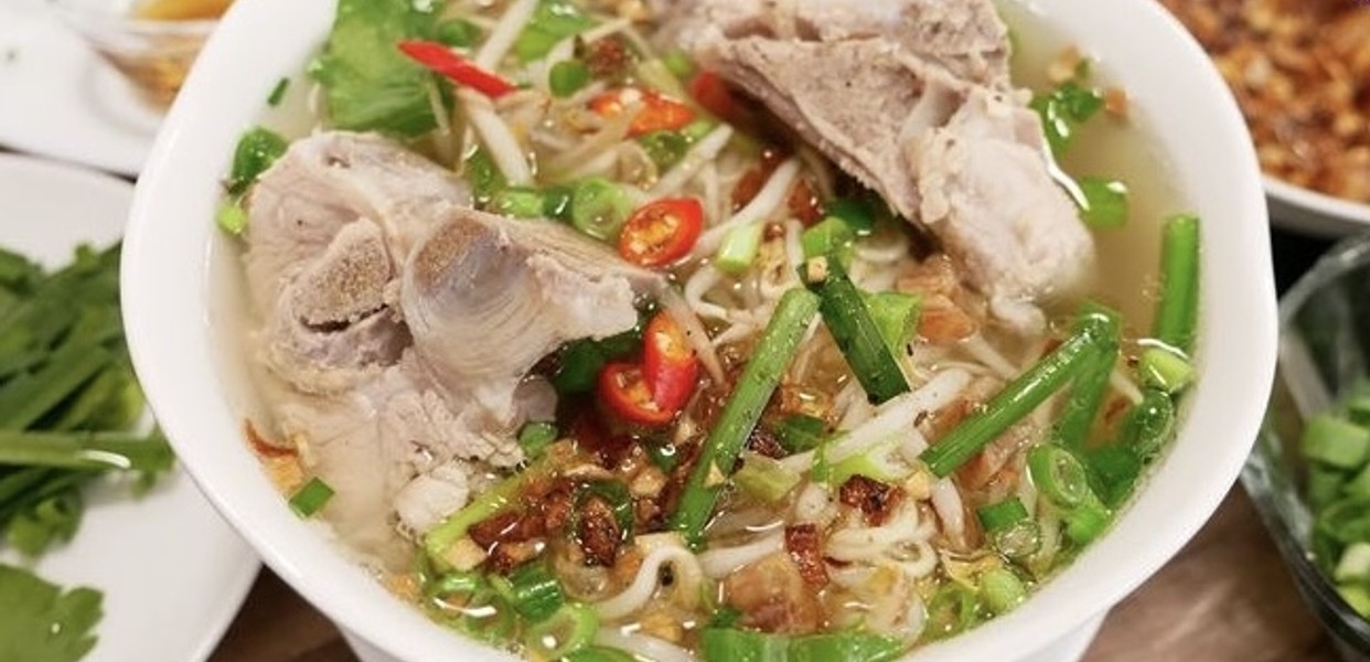 HỦ TIẾU, MÁ HEO NƯỚNG & HÀO NƯỚNG - Lê Chí Dân