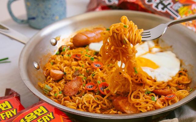 Tiệm Trà, Ăn Vặt & Mì Trộn Nhà Biiu