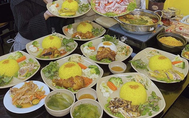 Cơm Gà Hội An - 28 Hạc Thành