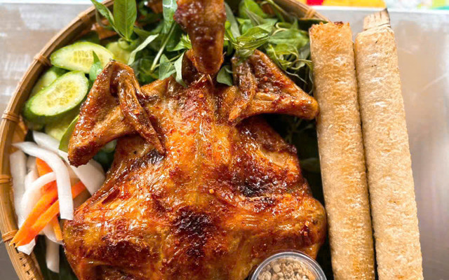 Gà Quay, Cơm Lam & Bánh Bao - A Kay