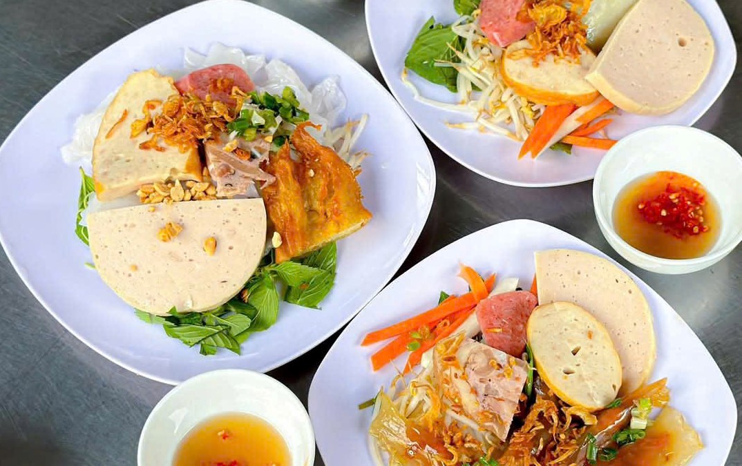 Bánh Ướt Chả Lụa & Bánh Mì Sandwich - Phan Trung