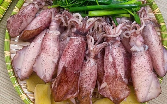 Quán Cánh Đồng Bưng - Lẩu Gà Lá É, Lẩu Mực Lá É & Mực Cuốn Rau Muống