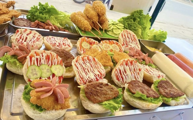 Bánh Mì Hamburger AHY - 904 Lê Lợi