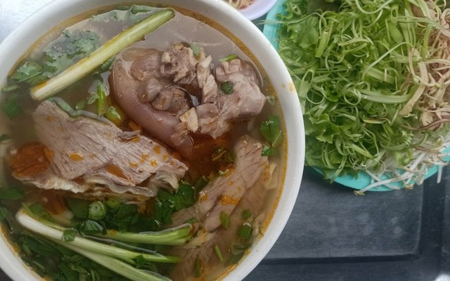 Bún Bò Huế Cây Sung