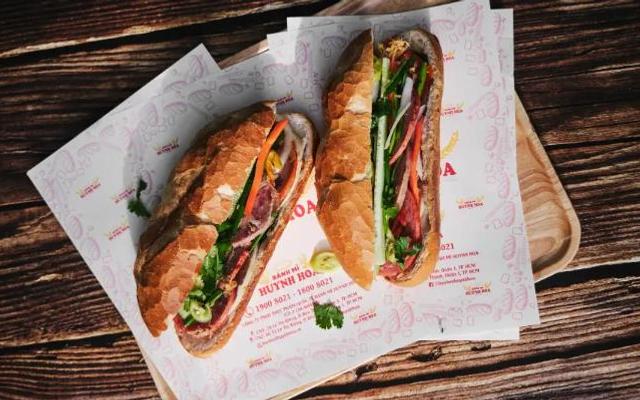 Bánh Mì Huynh Hoa - Phan Xích Long