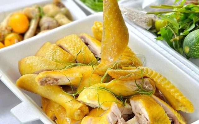 Gà Hấp Mía Chín Râu - Phạm Hùng