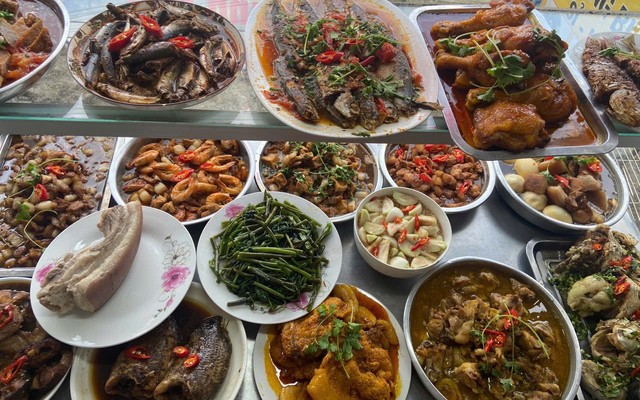 Quán Cơm Bình Dân Long Phát