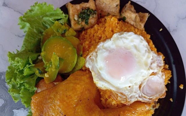 Cơm Gà Xối Mỡ, Cơm Sườn & Phở Trộn - Phương Canh