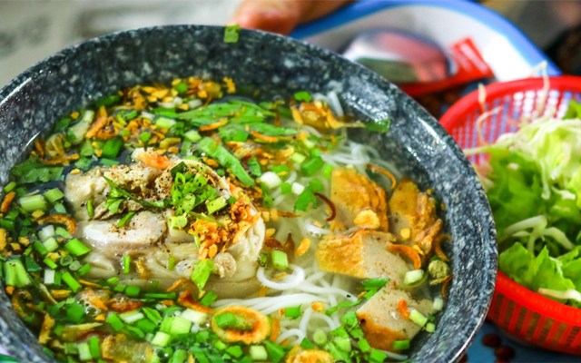 Bánh Canh Hải Sản - Ăn Là Ghiền - 64/38 Trường Sa