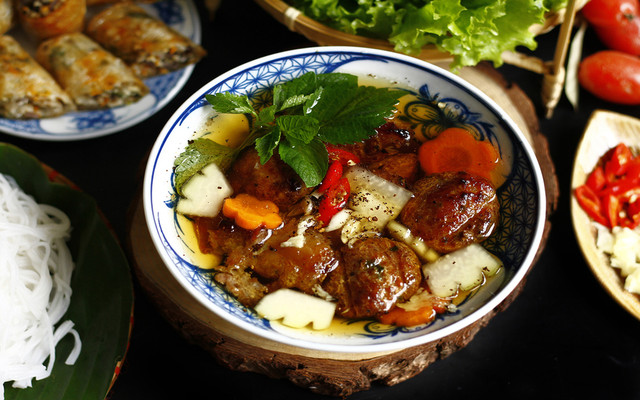 Gánh Nón Tròn Vị - Bún Chả Hà Nội