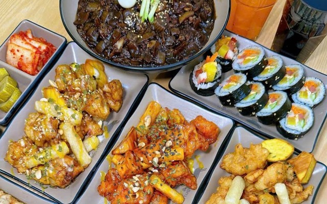 Măm Măm - Mì Tương Đen, Mì Cay Hải Sản & Gà Rán Hàn Quốc - 122 Hồ Ngọc Lân