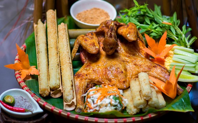 Gà Nướng Bánh Bao Cơm Lam - Thiên Phúc