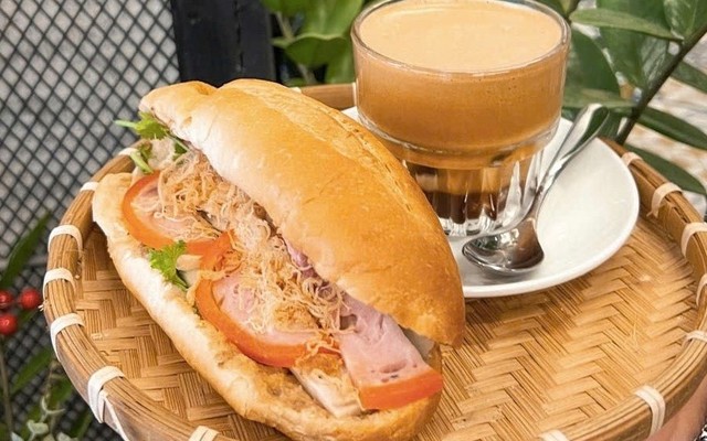 Nhớ Tuyết - Bánh Mì Chả & Cơm Chiên Khô - Phạm Văn Chiêu