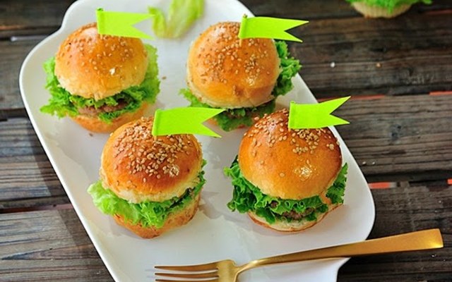 Hamburger Hot Dog 15k - 179 Nguyễn Trãi