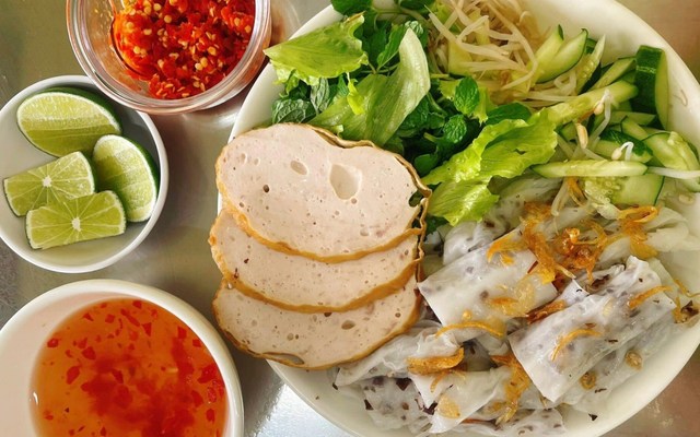 Sen Vàng - Bún Chả Hà Nội & Bánh Cuốn Nóng