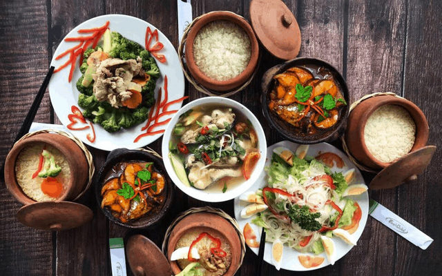 Cơm Niêu Làng Sen - 667 Lê Hồng Phong