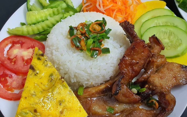 Quán Cơm Hưng Phát - Cơm Gà, Sườn & Cá - 22 Đồng Kè