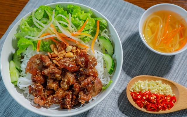 Quán Ôn Mệ - Nem Lụi & Bún Thịt Nướng - Chi Lăng