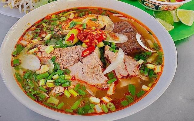 Quán Bà Hoà - Bún Bò Huế & Cơm Hến - 11 Trương Định