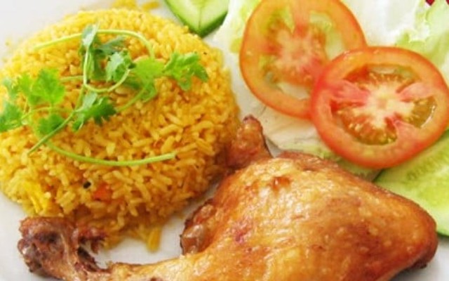 Cơm Gà Xối Mỡ Lê Khanh - Nguyễn Trãi