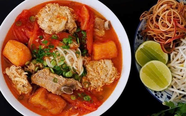 Bún Riêu Ngọc Trinh - Cơm Trưa, Bò Né & Nước Mía - Ngô Quyền