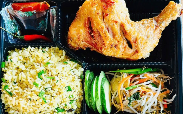 Cơm Gà Xối Mỡ TyTy - Đặng Văn Trơn