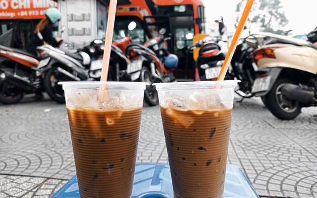 Tiệm Cà Phê Kim Phụng - Góc Đường Cách Mạng Tháng Tám