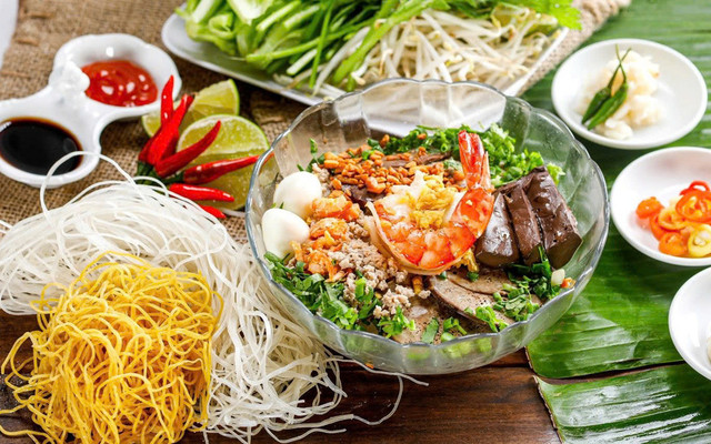 Hủ Tiếu Nam Vang, Bò Kho & Cơm Gà Nướng Mật Ong - Cô Trang