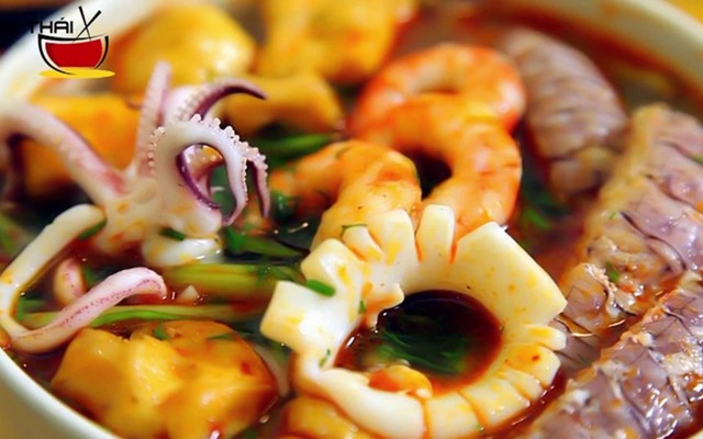 Lẩu Moon - 166C Đội Cấn